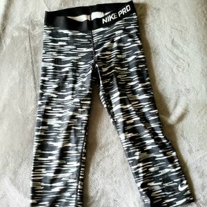 Nike Pro Camo Capris Leggings